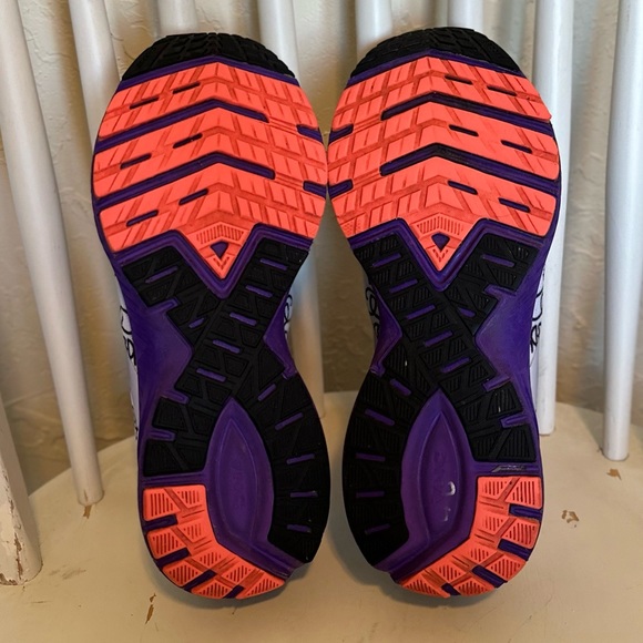 LIMITED EDITION Brooks Women's Running Shoes SIZE 8 - Picture 6 of 10